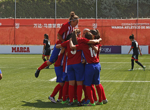 Temp.2016-2017. Femenino B celebrando un gol
