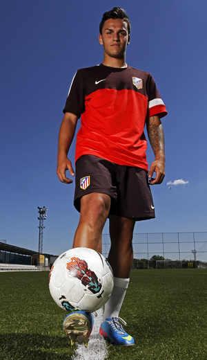 Jony, delantero del Atlético de Madrid Juvenil División de Honor, posa antes de jugar la semifinal de Copa ante el Athletic