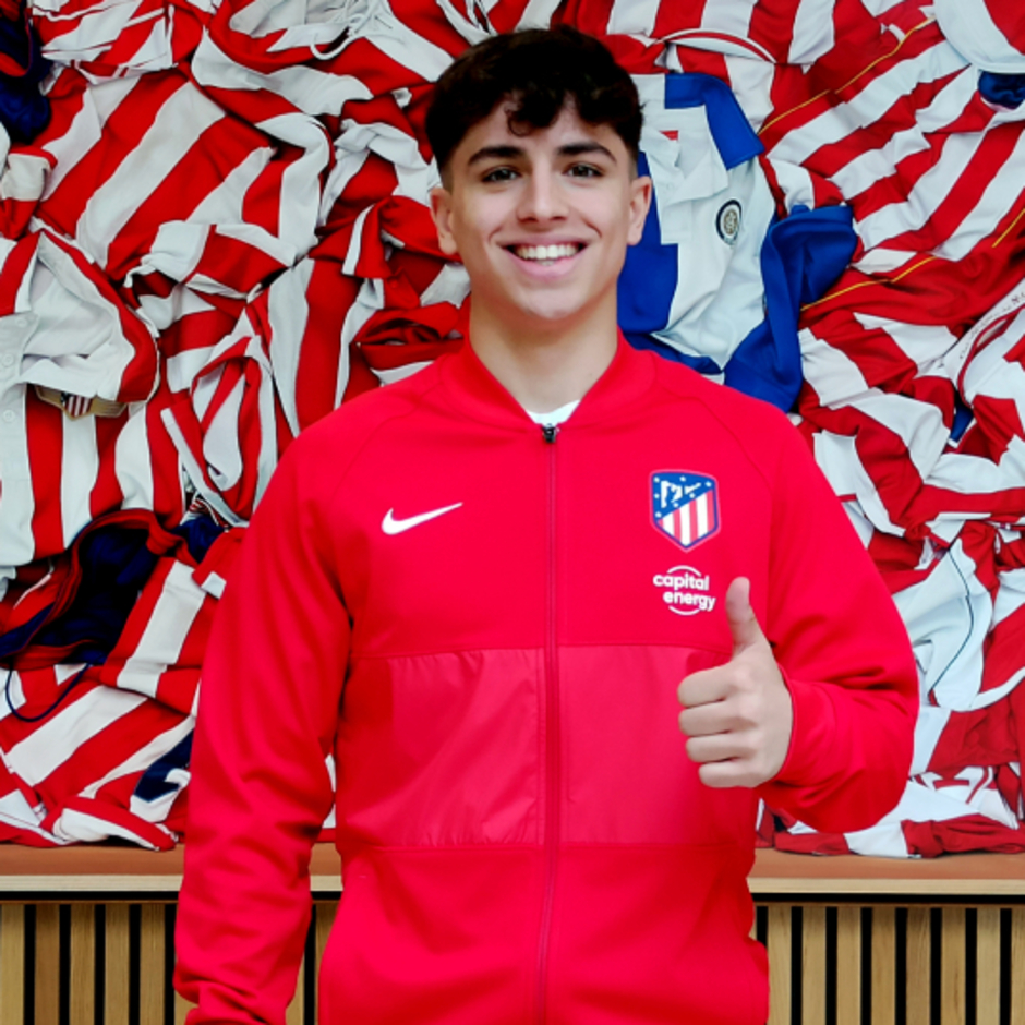Óscar González renueva hasta 2025 Club Atlético de Madrid · Web oficial