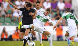 Rubén Pérez, jugador del Elche cedido por el Atlético de Madrid, en un partido con su equipo contra la Real Sociedad