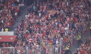 La afición rojiblanca festejó el gol de Correa y el triunfo en San Mamés