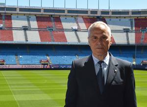 Francisco Delgado Melo, que jugó en el Atlético en los años 70, en una imagen actual en el Vicente Calderón