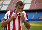 temporada 14/15 . Presentacion Mandzukic. Estadio Vicente Calderón. 