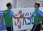 temporada 14/15 . Entrenamiento en la Ciudad deportiva de Majadahonda. Mandzukic dándole la mano a Juanfran