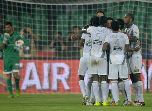 Chennaiyin FC - Atlético de Kolkata. El equipo celebra el gol de Luis García.