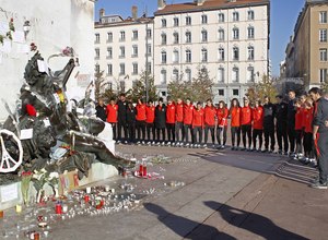 temp. 2015-2016 | Ofrenda víctimas en París