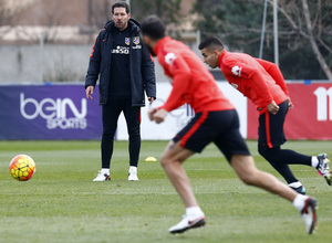 temporada 15/16. Entrenamiento en la ciudad deportiva de Majadahonda. Simeone durante el entrenamiento