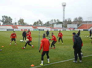 temporada 15/16. Entrenamiento en la ciudad deportiva de Majadahonda. Jugadores realizando rondos durante el entrenamiento