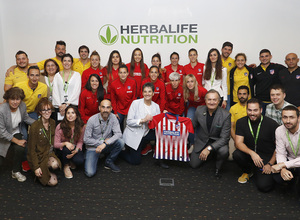 Temp. 17-18 | Atlético de Madrid Femenino | Visita a Herbalife | Foto familia