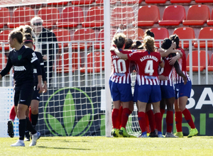 Temporada 18/19 | Atlético de Madrid Femenino - Málaga | Piña celebración