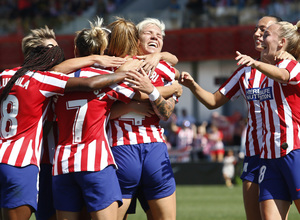 Temporada 19/20 | Atlético de Madrid Femenino - EDF Logroño | Celebración, piña