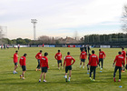 temporada 13/14. Entrenamiento en la Ciudad deportiva de Majadahonda. Jugadores calentando durante el entrenamiento