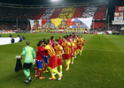 Temporada 13/14 Liga BBVA Atlético de Madrid - Barcelona. Saludo inicial con el tifo de fondo.