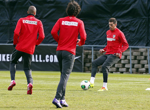 temporada 13/14. Entrenamiento en la Ciudad deportiva de Majadahonda. Sosa con el balón durante el entrenamiento