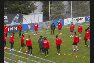 Los jugadores rojiblancos, en un ejercicio físico en el inicio del entrenamiento